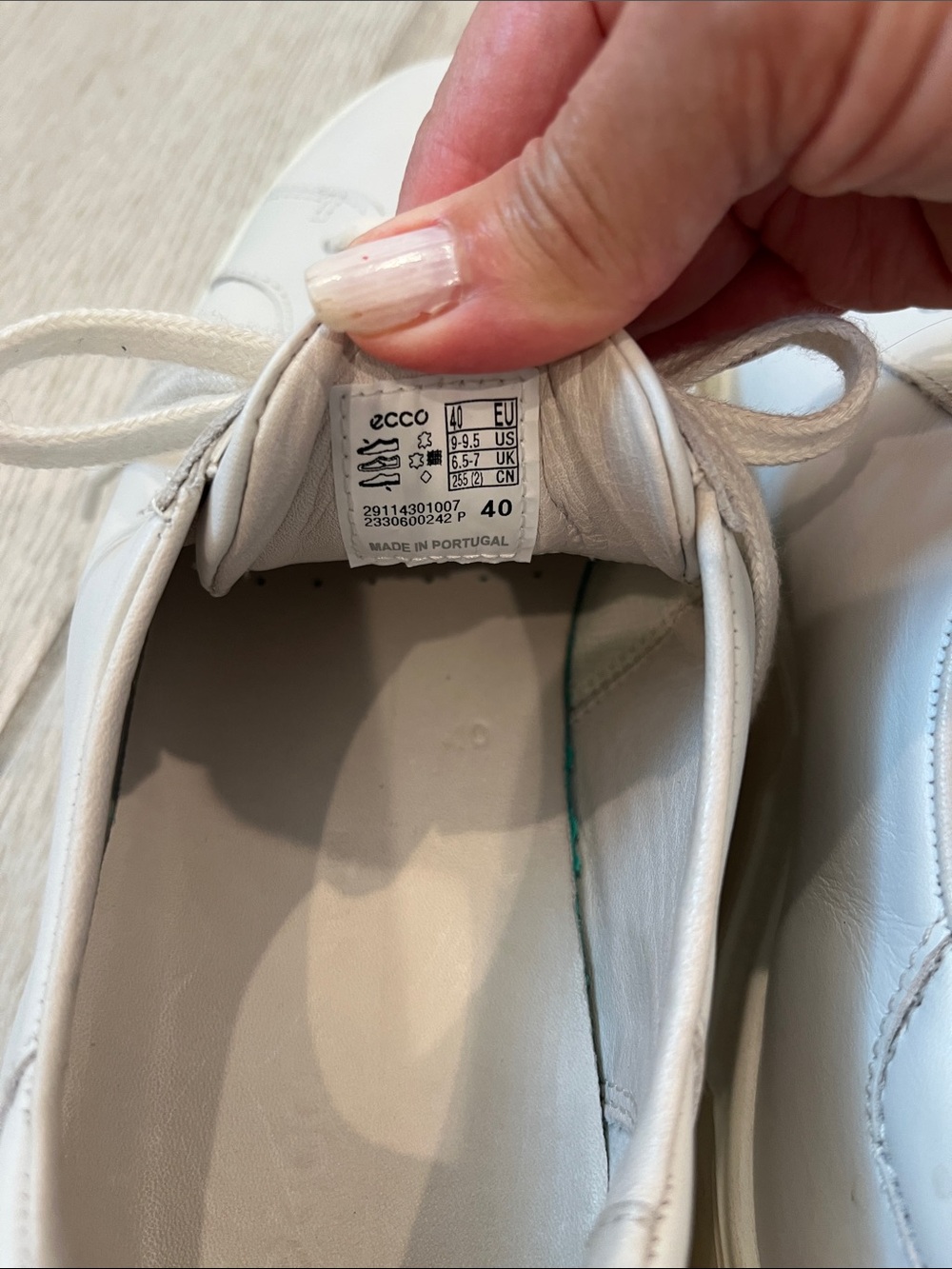 Ecco Women's Bone White Leather Low-Top Sneakers - Picture 8 of 8